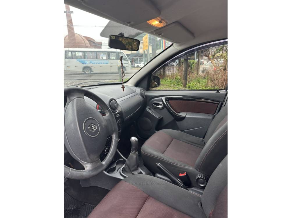 RENAULT - SANDERO - 2014/2014 - Prata - R$ 39.900,00