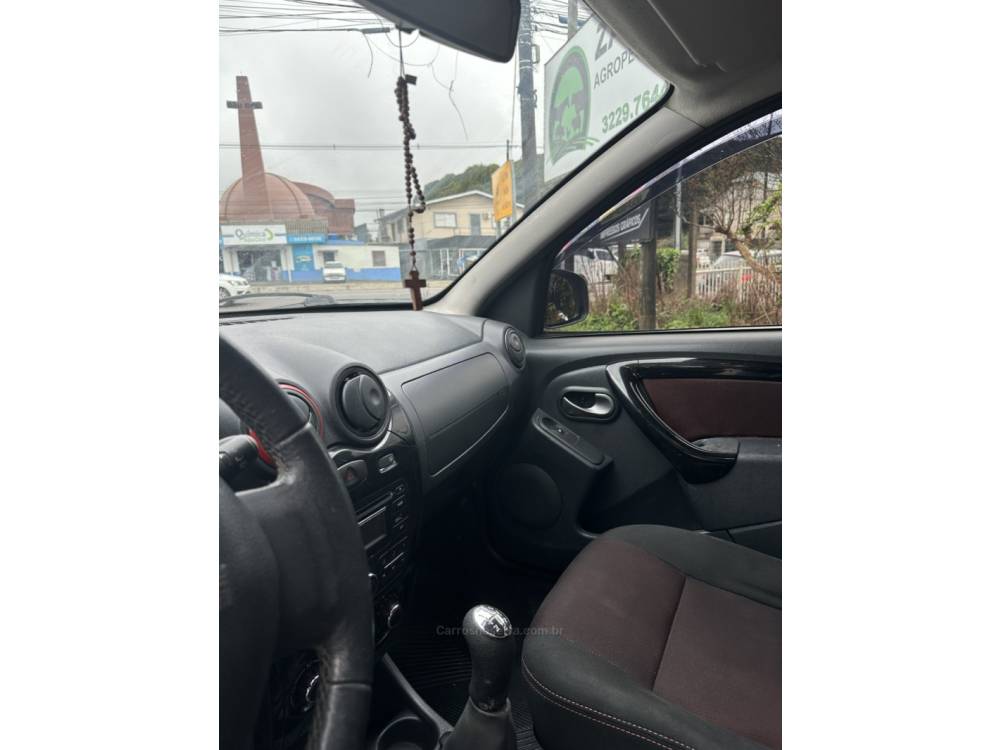 RENAULT - SANDERO - 2014/2014 - Prata - R$ 39.900,00