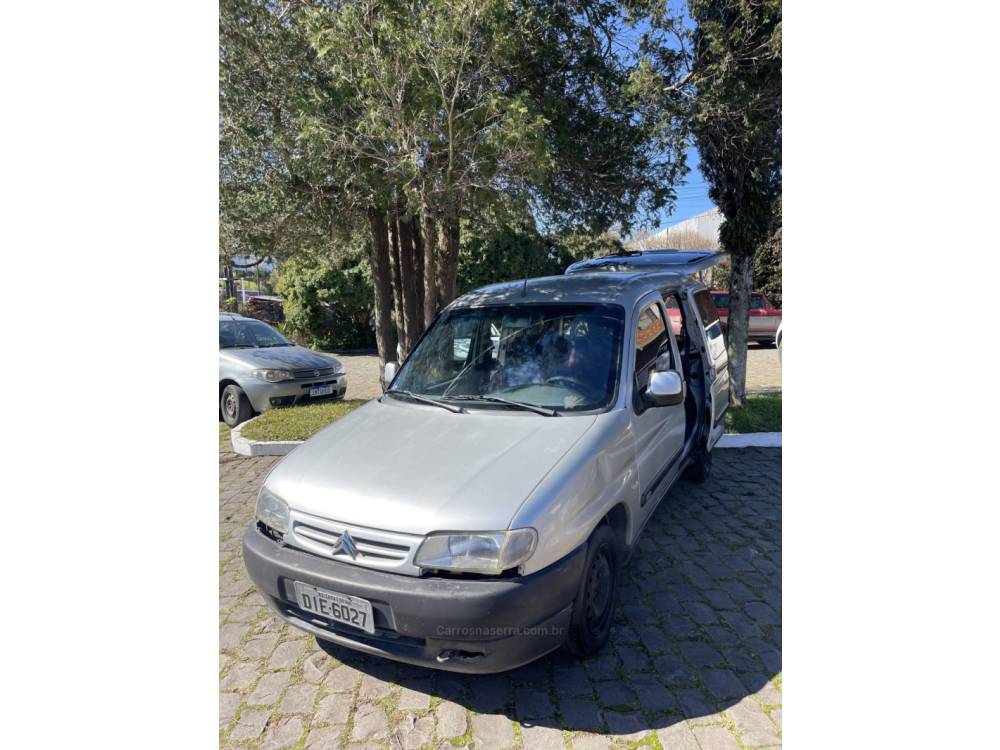 CITROËN - BERLINGO - 2002/2002 - Cinza - R$ 16.900,00