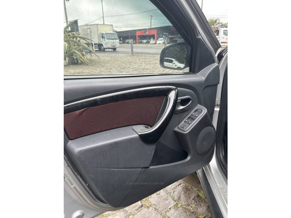 RENAULT - SANDERO - 2014/2014 - Prata - R$ 39.900,00